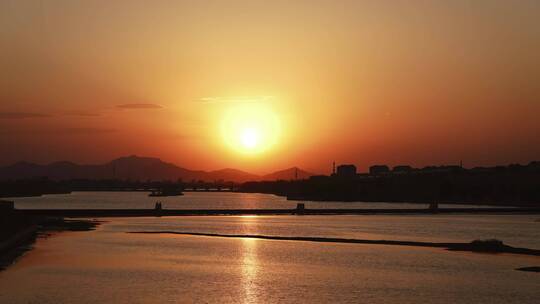 江边落日夕阳下的兴城南河延时