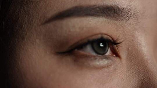 睁开眼镜 看见曙光希望未来