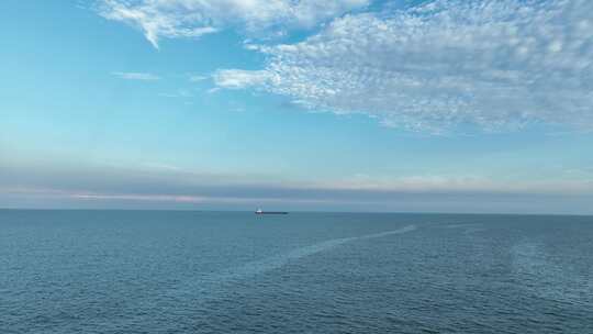 大海航拍海洋海面无人机贴水面飞行飞越大海