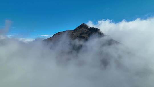 航拍四川阿坝小金巴朗山垭口云海群山风光