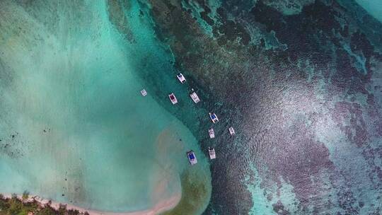 高空俯拍海面船只唯美海景