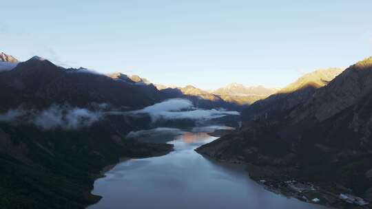 川西唯美壮丽雪山草原自然风景