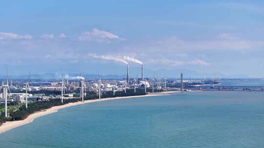 海南东方市鱼鳞洲海边的风车