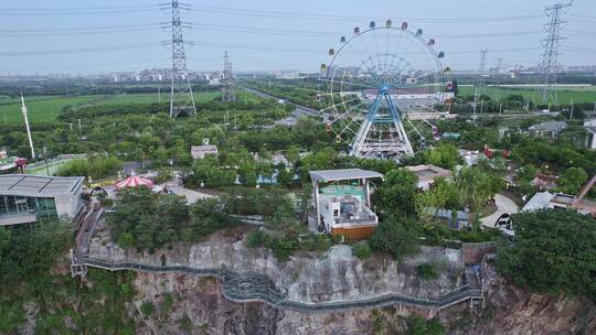 航拍上海世茂深坑秘境游乐场全景