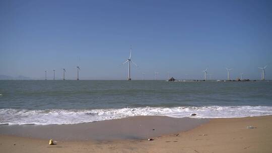 海边沙滩海水浪花拍打美丽海岸线黄昏日落