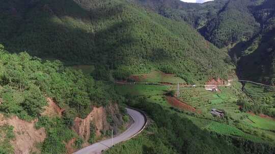 云南丽江宝山石头城山路风景航拍