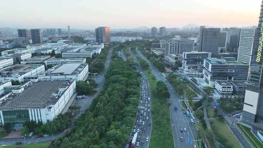 东莞松山湖区新城路航拍城市道路交通车流