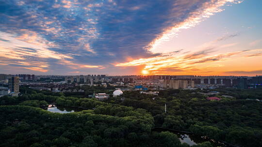 辽宁沈阳城市风景航拍日落晚霞天空延时摄影