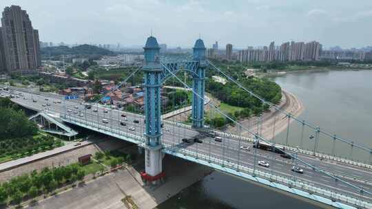 近距离航拍湖北武汉古田桥蓝色大桥汉江视频素材模板下载