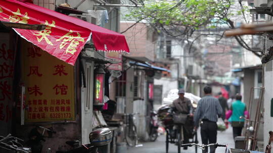 上海的小巷住满居民