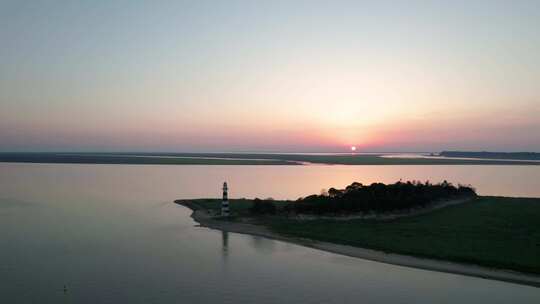 湖南省岳阳市洞庭湖扁山日落夕阳航拍风光