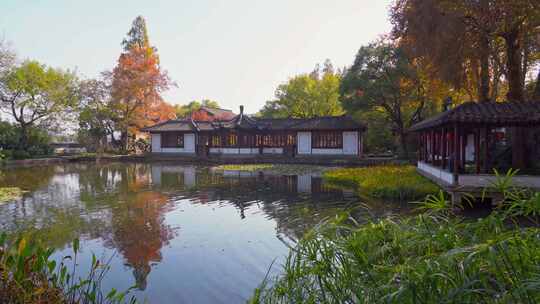 杭州西湖郭庄中式园林秋天风景