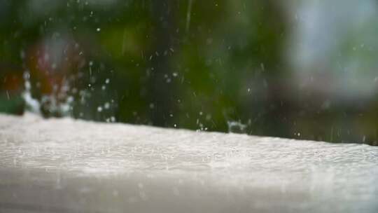 水滴雨水水花意境屋檐雨滴倒影下雨雨景雨