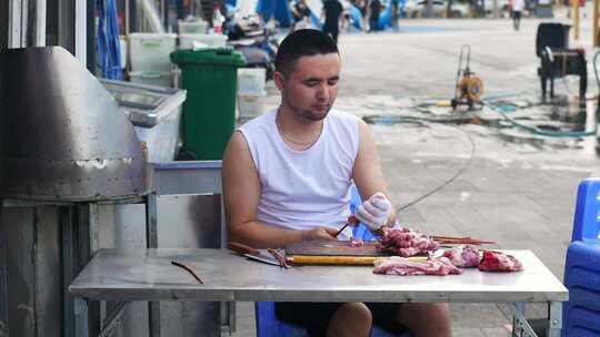 新疆人串羊肉串切羊肉1视频素材模板下载