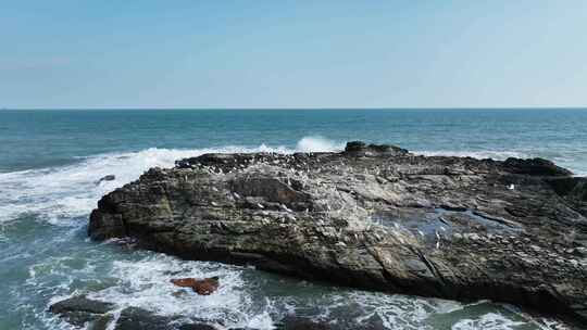 白鹤礁石海浪