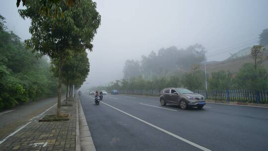 城市大雾天气