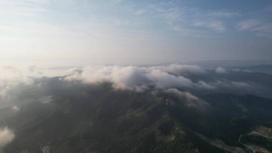 航拍威海市区里口山附近 的平流雾4K