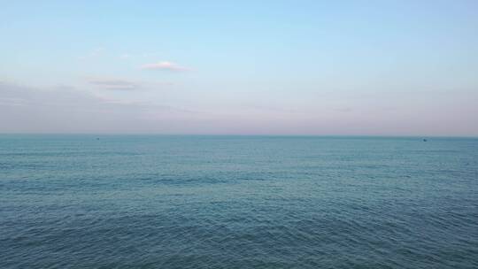 蓝色大海航拍海平面飞向未来海面飞行