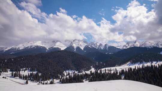 雪山湖泊大山高山云海雪山湖