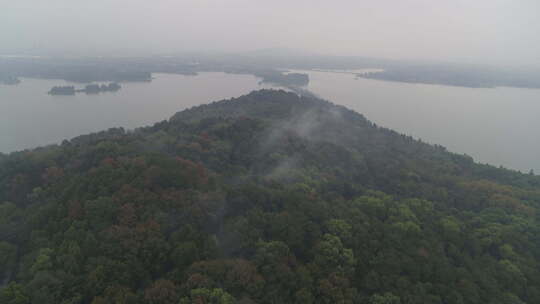 航拍武汉东湖磨山清晨雾气