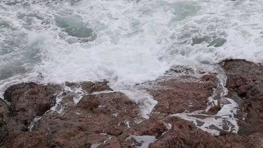 深圳海岸线-大梅沙礁石风起浪涌