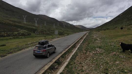 西藏山南市旷野自驾游旅行公路风光