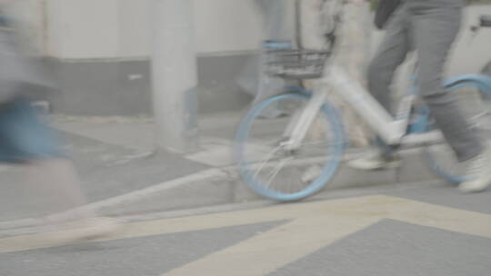 上海街头慢门骑单车