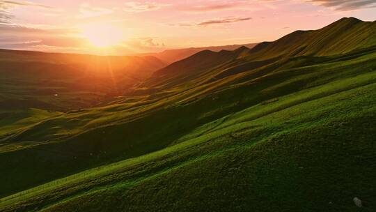 航拍草原唯美夕阳晚霞