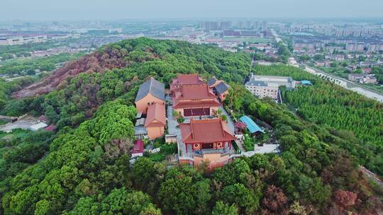 航拍高视角山顶寺庙建筑