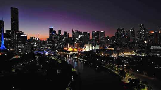 城市航拍澳大利亚墨尔本摩天大楼雅拉河夜景