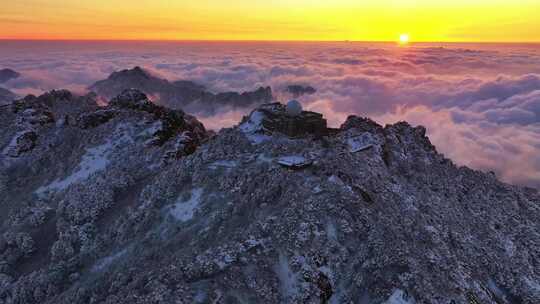 黄山绝美雪景日出云海