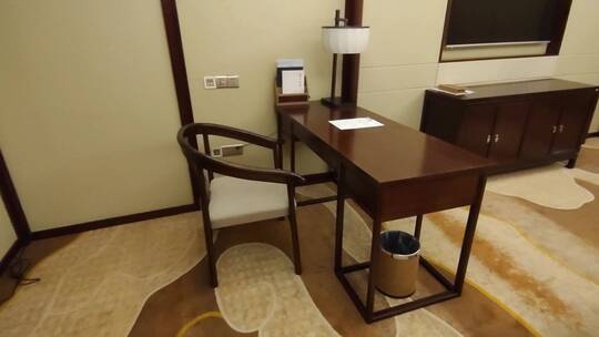 现代样式书桌和太师椅