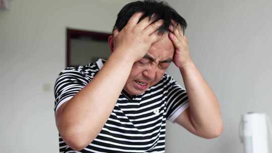 中年人患高血压头痛头晕