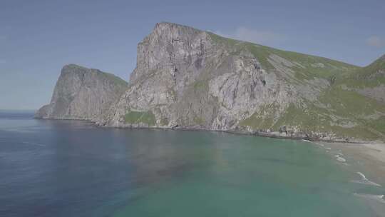 Kvalvika海滩-挪威罗弗敦群岛的无人机航拍镜头