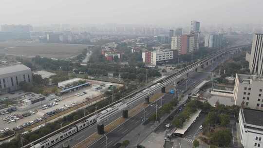 周浦地铁穿过街区视频素材模板下载