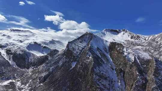 航拍川西贡嘎山乡高山森林雪景风光