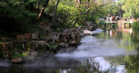 江南园林景观喷雾 枫叶 流水 仙气袅袅