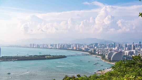 海南三亚鹿回头景区看凤凰岛夏日美景