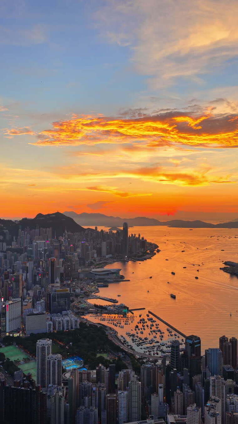 香港维多利亚港火烧云