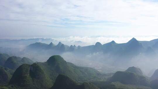 航拍贵州兴义万峰林山间清晨云雾