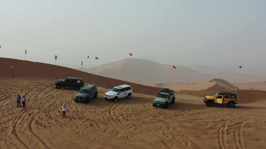 沙漠中的车队视频素材模板下载