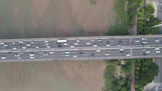 航拍城市跨河大桥拥堵交通福州尤溪大桥视频素材模板下载