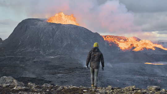 雷克雅内斯半岛法格拉达尔斯法哈尔火山喷发