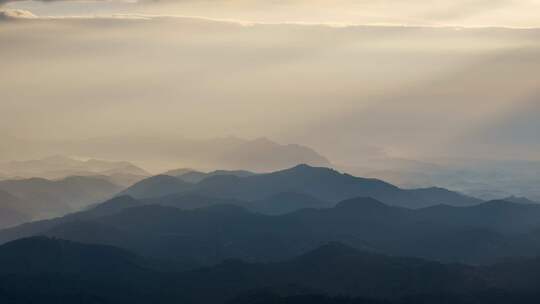 壮丽山景的远景视角画面