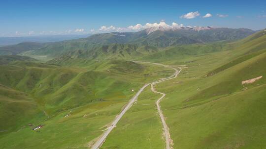 甘肃甘南夏河县桑科草原公路自然风光