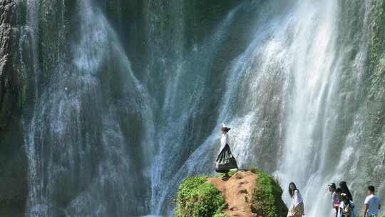 广西三叠岭瀑布大自然瀑布原生态风景