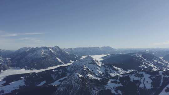 意大利阿尔卑斯山的鸟瞰图。
