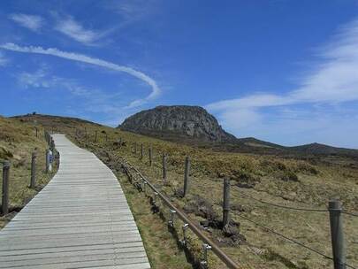 迈向巅峰 努力 拼搏 顶峰 成就 目标 迈向巅峰 努力 拼搏 顶峰 成就 目标