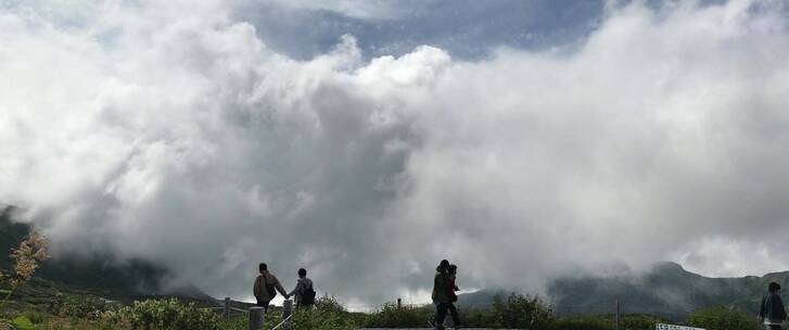 山顶云层延时拍摄