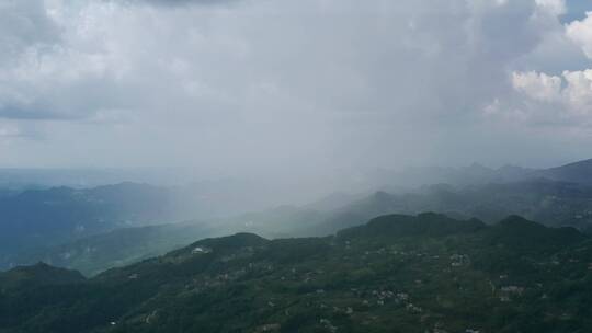 4k航拍山区雨幡现象